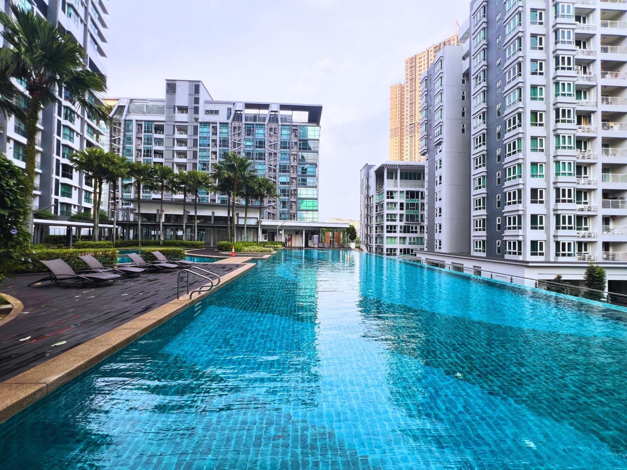V Sunway Velocity By Vivid * Kuala Lumpur